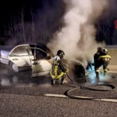 Pietradefusi, auto in fiamme sulla A16: illeso il conducente Pietradefusi, auto in fiamme sulla A16: illeso il conducente
