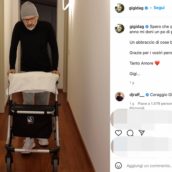 Gigi D’Agostino pubblica una foto con il deambulatore: “Spero in un po’ di pace e di forza” Gigi D’Agostino pubblica una foto con il deambulatore: “Spero in un po’ di pace e di forza”