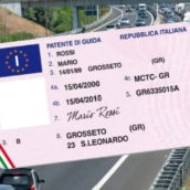 Senza patente da 36 anni: multa record