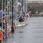 Nuova Zelanda: la polizia usa la musica di James Blunt per disperdere i manifestanti Nuova Zelanda: la polizia usa la musica di James Blunt per disperdere i manifestanti