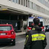 Spray al peperoncino in scuola per parrucchieri: 25 persone in ospedale Spray al peperoncino in scuola per parrucchieri: 25 persone in ospedale