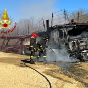San Michele di Serino, bisarca in fiamme: intervento dei Vigili del Fuoco