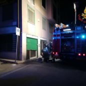 Solofra, incendio in un esercizio commerciale: caschi rossi in azione Solofra, incendio in un esercizio commerciale: caschi rossi in azione