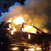 Summonte, auto in fiamme nella notte: danneggiate altre due autovetture Summonte, auto in fiamme nella notte: danneggiate altre due autovetture