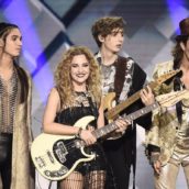 I Maneskin si scatenano allo show di Miley Cyrus al Super Bowl Music Fest I Maneskin si scatenano allo show di Miley Cyrus al Super Bowl Music Fest