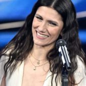 Elisa festeggia il secondo posto a Sanremo con un giro notturno in skate, il video diventa virale Elisa festeggia il secondo posto a Sanremo con un giro notturno in skate, il video diventa virale