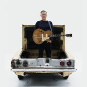 Bryan Adams torna con il nuovo album “So Happy It Hurts” Bryan Adams torna con il nuovo album “So Happy It Hurts”