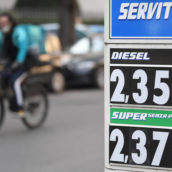 Caro carburanti: l’Antitrust chiede informazioni alle compagnie Caro carburanti: l’Antitrust chiede informazioni alle compagnie