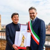 Gianni Morandi premiato con il Nettuno d’oro a Bologna Gianni Morandi premiato con il Nettuno d’oro a Bologna