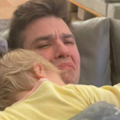 Fedez in lacrime riabbraccia i figli: “Torno a vivere” Fedez in lacrime riabbraccia i figli: “Torno a vivere”