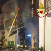 Castelnuovo di Conza, incendio in un’abitazione: danni allo stabile Castelnuovo di Conza, incendio in un’abitazione: danni allo stabile