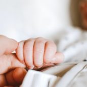 Neonata, ricoverata in ospedale per emorragia cerebrale, è risultata positiva alla cocaina Neonata, ricoverata in ospedale per emorragia cerebrale, è risultata positiva alla cocaina