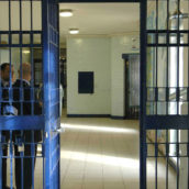 Coppia ai domiciliari: il marito chiede di poter andare in carcere Coppia ai domiciliari: il marito chiede di poter andare in carcere