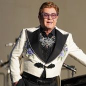 Elton John: in arrivo su Disney+ il documentario ufficiale “Goodbye Yellow Brick Road”