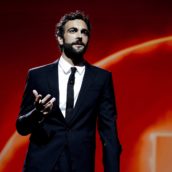Il bellissimo monologo di Mengoni sulla gentilezza: “l’unica cosa che possiamo fare è cercare di occuparci del nostro casino personale” Il bellissimo monologo di Mengoni sulla gentilezza: “l’unica cosa che possiamo fare è cercare di occuparci del nostro casino personale”
