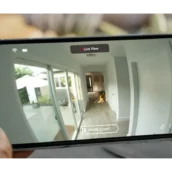 Ignari cittadini spiati attraverso telecamere di videosorveglianza installate in abitazioni, in spogliatoi di piscine, palestre e in studi privati Ignari cittadini spiati attraverso telecamere di videosorveglianza installate in abitazioni, in spogliatoi di piscine, palestre e in studi privati