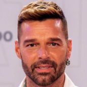 Ricky Martin accusato di stalking e violenza domestica: scatta l’ordine restrittivo, ma lui nega tutto Ricky Martin accusato di stalking e violenza domestica: scatta l’ordine restrittivo, ma lui nega tutto