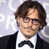 Johnny Depp scrive una canzone ispirata da Amber Heard e dal processo Johnny Depp scrive una canzone ispirata da Amber Heard e dal processo