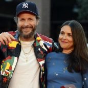 Jova Beach Party: la moglie di Jovanotti non viene riconosciuta da un buttafuori e viene bloccata durante il concerto Jova Beach Party: la moglie di Jovanotti non viene riconosciuta da un buttafuori e viene bloccata durante il concerto