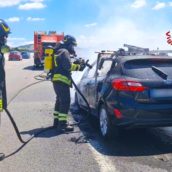 Fiamme sulla A16: doppio intervento dei Vigili del Fuoco Fiamme sulla A16: doppio intervento dei Vigili del Fuoco