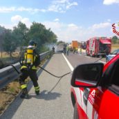 Mirabella Eclano, furgone in fiamme sulla A16 Mirabella Eclano, furgone in fiamme sulla A16