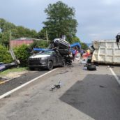 Calitri, incidente stradale tra una bisarca e un autotreno: feriti i due conducenti Calitri, incidente stradale tra una bisarca e un autotreno: feriti i due conducenti