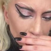 Lady Gaga in lacrime sui social si scusa con i fan: “Non era sicuro continuare” Lady Gaga in lacrime sui social si scusa con i fan: “Non era sicuro continuare”