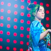 Billie Eilish, un regalo per tutti i fan: sarà protagonista di un concerto in streaming Billie Eilish, un regalo per tutti i fan: sarà protagonista di un concerto in streaming