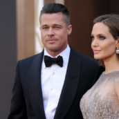 Angelina Jolie accusa nuovamente Brad Pitt: “Ha picchiato me e i nostri figli” Angelina Jolie accusa nuovamente Brad Pitt: “Ha picchiato me e i nostri figli”