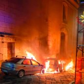 Due autovetture in fiamme a Forino: Vigili del Fuoco mobilitati Due autovetture in fiamme a Forino: Vigili del Fuoco mobilitati