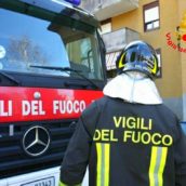 Anziana sola in casa cade e non riesce a rialzarsi, salvata dai Vigili del Fuoco Anziana sola in casa cade e non riesce a rialzarsi, salvata dai Vigili del Fuoco