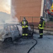 Autovettura in fiamme ad Ariano Irpino: intervento dei Vigili del Fuoco Autovettura in fiamme ad Ariano Irpino: intervento dei Vigili del Fuoco