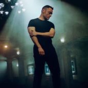 Tiziano Ferro svela la tracklist e le collaborazioni di “Il Mondo è Nostro” Tiziano Ferro svela la tracklist e le collaborazioni di “Il Mondo è Nostro”