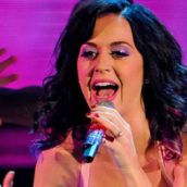 Katy Perry: ecco perché l’occhio si è bloccato durante il concerto Katy Perry: ecco perché l’occhio si è bloccato durante il concerto