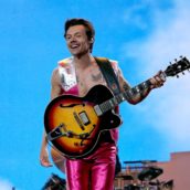 Grazie a Harry Styles due diverse fan scoprono il sesso del bambino Grazie a Harry Styles due diverse fan scoprono il sesso del bambino