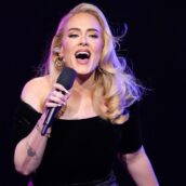 Adele ha dato il via alla sua residency a Las Vegas: è già un successo