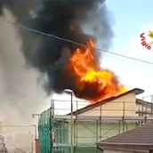 Vallata, tetto di un’abitazione avvolto dalle fiamme, intervengono i Vigili del Fuoco