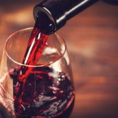Il vino rosso prima di dormire è come la palestra Il vino rosso prima di dormire è come la palestra