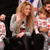 Shakira in tribunale con Piqué per l’accordo sulla custodia dei figli Shakira in tribunale con Piqué per l’accordo sulla custodia dei figli
