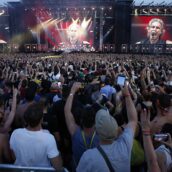 Ligabue rinvia i concerti di Roma ed Eboli per problemi di salute Ligabue rinvia i concerti di Roma ed Eboli per problemi di salute