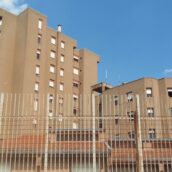 Benevento, detentuto tenta di impiccarsi: salvato dagli agenti Benevento, detentuto tenta di impiccarsi: salvato dagli agenti