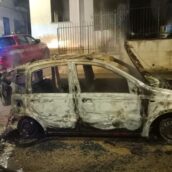 Domicella, due auto in fiamme nella notte: indagano i Carabinieri