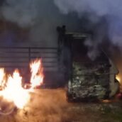 Ape car in fiamme, intervengono i Vigili del Fuoco