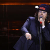 Gianluca Grignani torna a Sanremo dopo la performance chiacchierata dello scorso anno Gianluca Grignani torna a Sanremo dopo la performance chiacchierata dello scorso anno