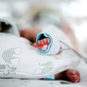 Dà alla luce cinque gemelli ma è già mamma di sette figli Dà alla luce cinque gemelli ma è già mamma di sette figli