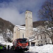Montevergine, Vigili del Fuoco assistono operai società telefonica Montevergine, Vigili del Fuoco assistono operai società telefonica