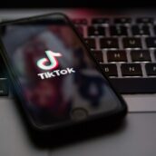 TikTok sarà vietato al personale della Commissione europea TikTok sarà vietato al personale della Commissione europea