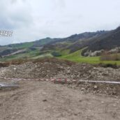 Sorpresi mentre tentano di rubare inerti fluviali dal torrente Miscano: denuncia e sequestri Sorpresi mentre tentano di rubare inerti fluviali dal torrente Miscano: denuncia e sequestri