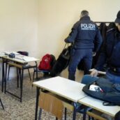 Sannio, droga nelle scuole: controlli della Polizia Sannio, droga nelle scuole: controlli della Polizia