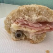 Bullone nel panino della mensa scolastica: si dimette il presidente di Milano Ristorazioni